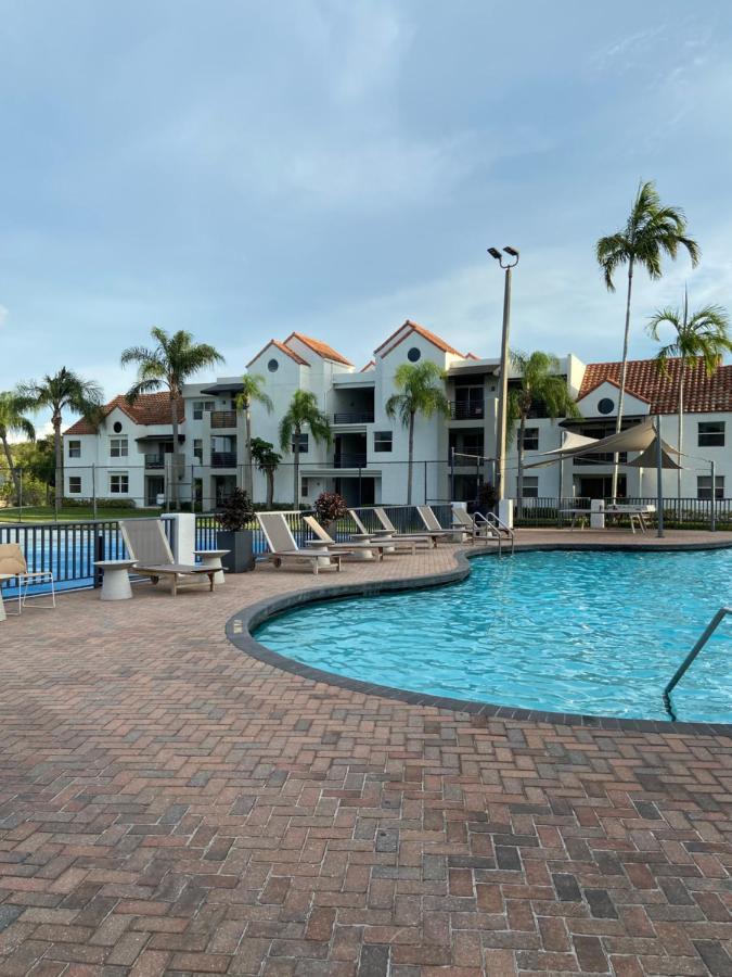 Dharma Home Suites Dania Beach At Sheridan Ocean Club ภายนอก รูปภาพ
