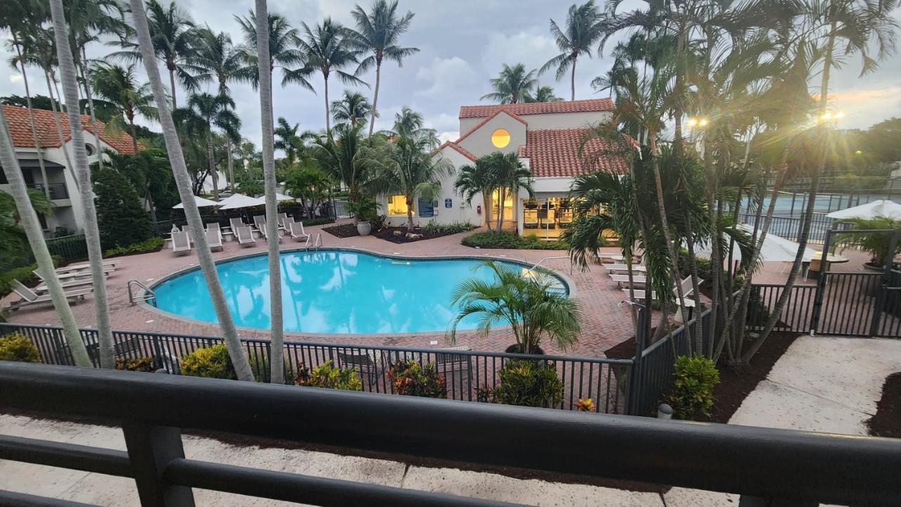 Dharma Home Suites Dania Beach At Sheridan Ocean Club ภายนอก รูปภาพ