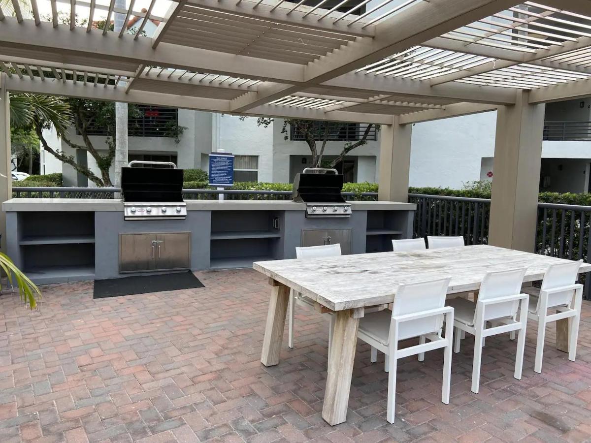 Dharma Home Suites Dania Beach At Sheridan Ocean Club ภายนอก รูปภาพ