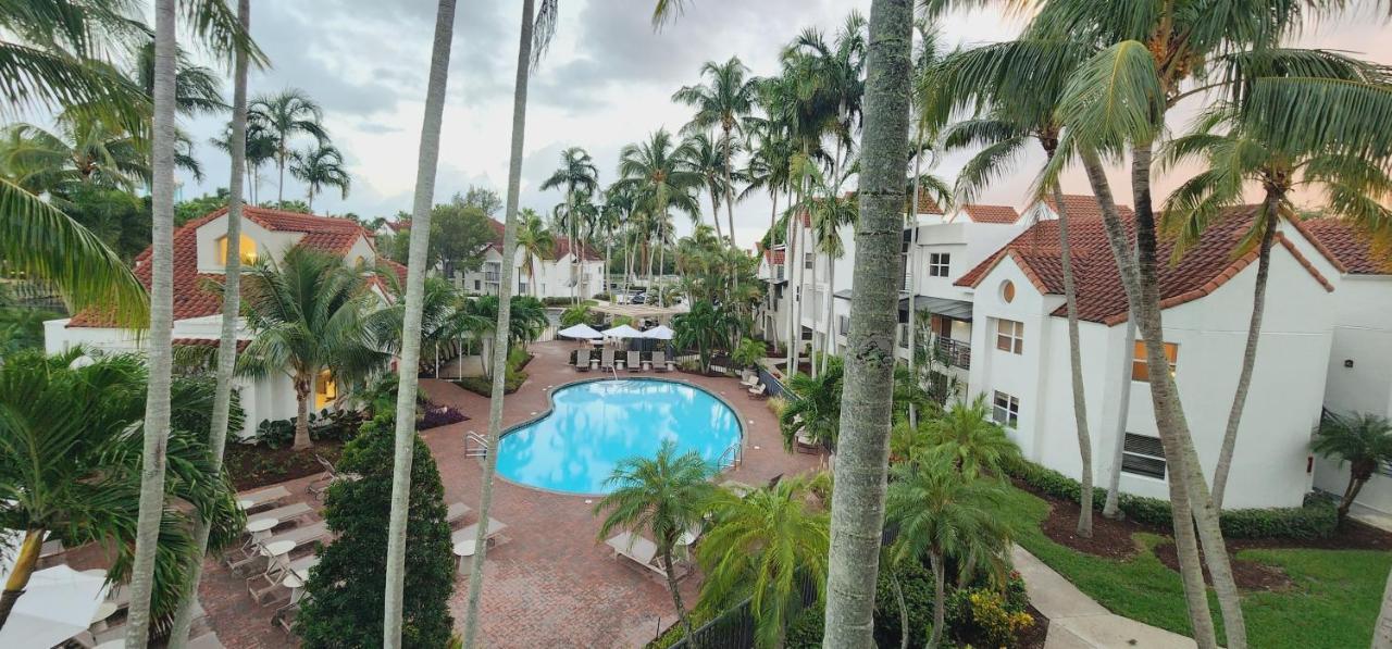 Dharma Home Suites Dania Beach At Sheridan Ocean Club ภายนอก รูปภาพ